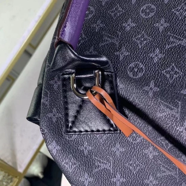 Tas ransel backpack lv louis vuitton voyage