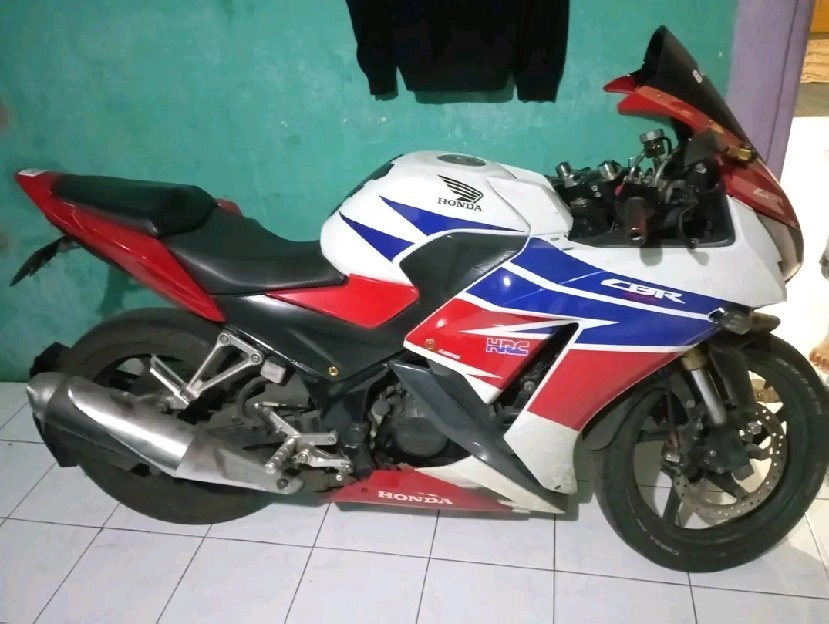 cbr 150r thn 2015