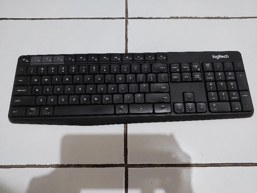 keyboard Logitech wired wireless bekas second