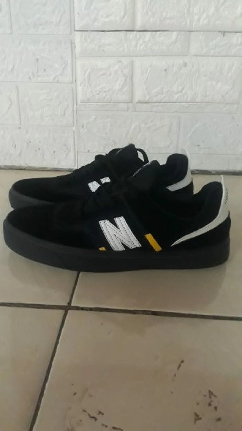 Sepatu Nb Warna Hitam