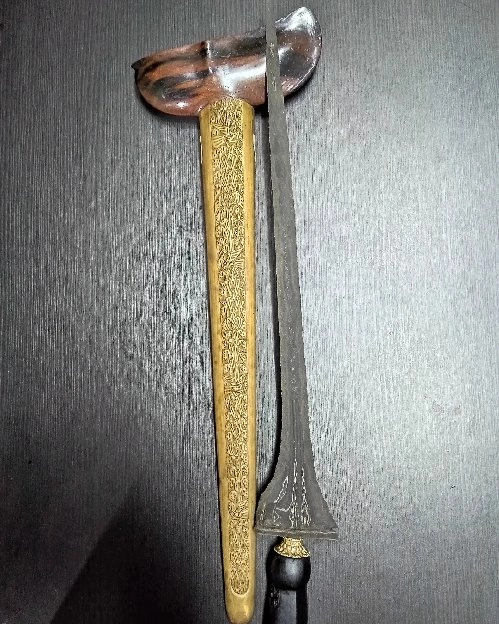 Keris Sepuh Jalak Sangu Tumpeng Majapahit