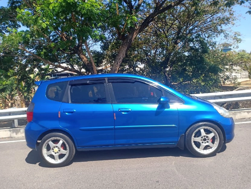 Jual cepat jazzzz idsi manual 2004 Super istimewa mobilnya tinggal pkai no minus... Kaki2 empuk ....