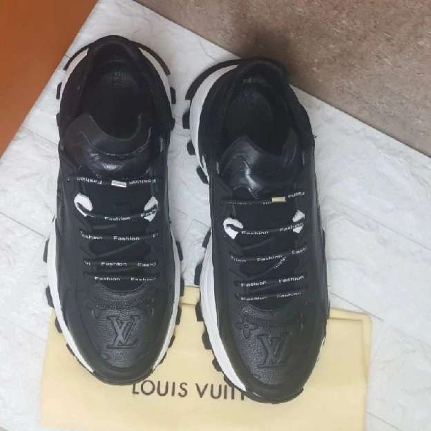 sepatu sneakers pria louis vuitton lv