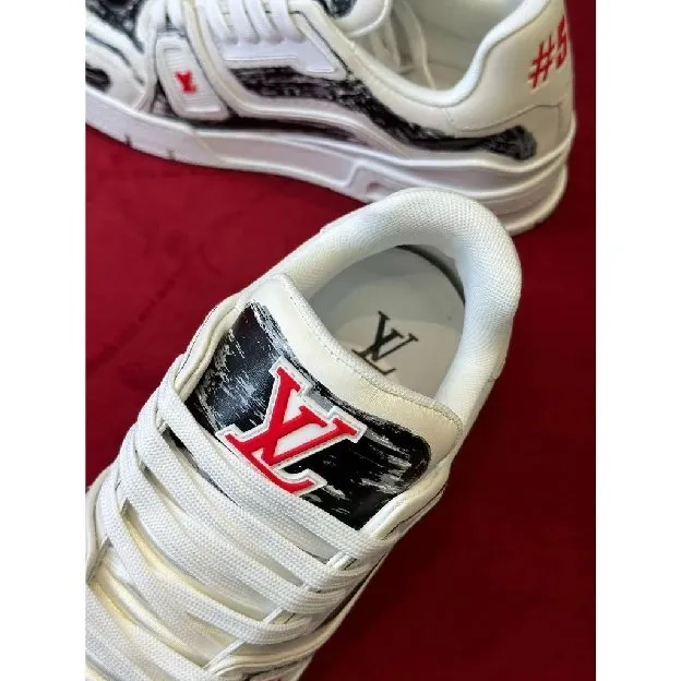 Sepatu trainer sneakers louis vuitton lv