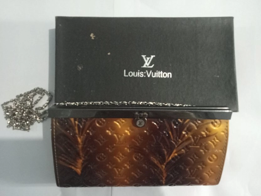 Dompet tali LV