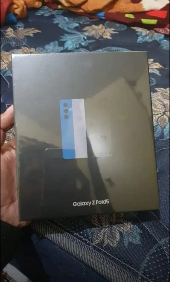 Samsung Galaxy Z Fold 5 5G 12/1TB Warna Exclusive Grey Resmi Sein BNIB No Repack