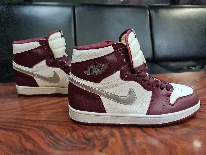 Nike Air Jordan 1 Retro High Og Bordeaux man GsSize  44