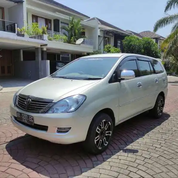 Toyota Kijang Innova 2.0 V Bensin-Mt 2005