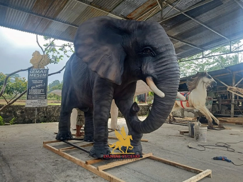 Patung Gajah Jumbo