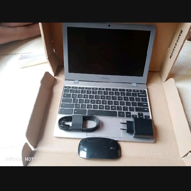 laptop Samsung chromebook Celeron 4 