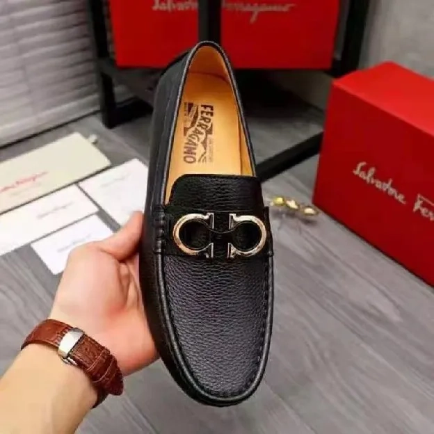 Sepatu loafers salvatore ferragamo pria