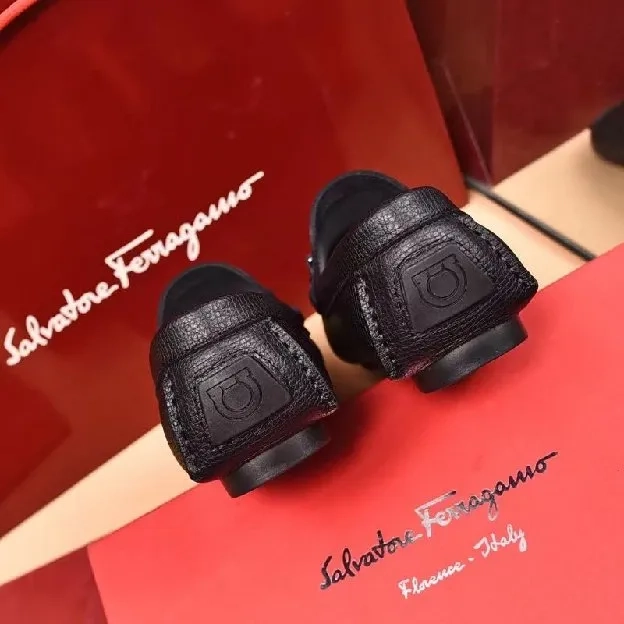 Sepatu loafers pria salvatore ferragamo