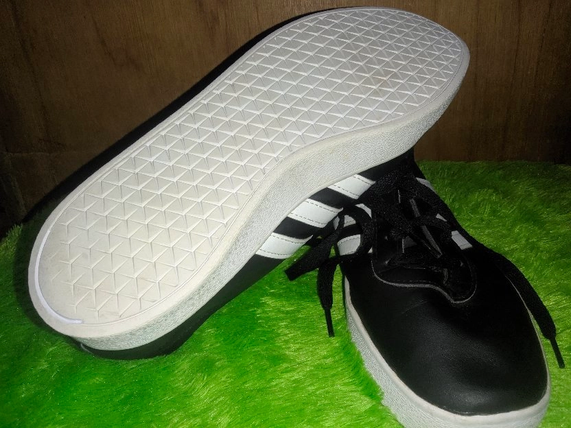 Sepatu Adidas