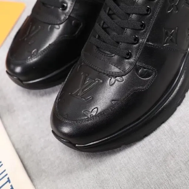 Sepatu sneakers pria louis vuitton lv