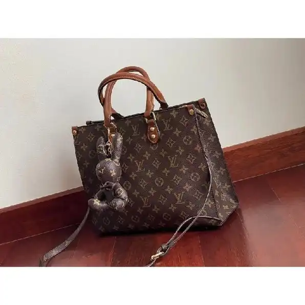 tas tote louis vuitton lv set gantungan boneka