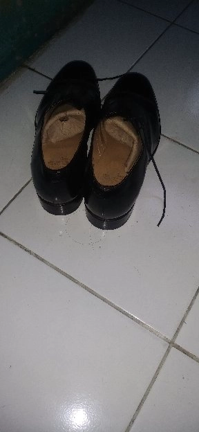 sepatu merk BOGGI MILANO