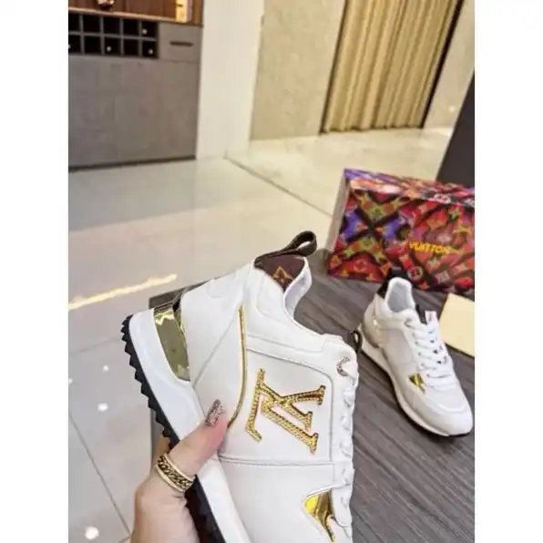 Sepatu sneakers wanita louis vuitton lv