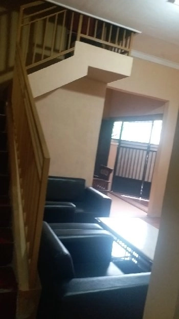 DIJUAL CEPAT RUMAH 2 LANTAI 2 KAMAR