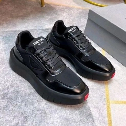 Sepatu sneakers pria prada