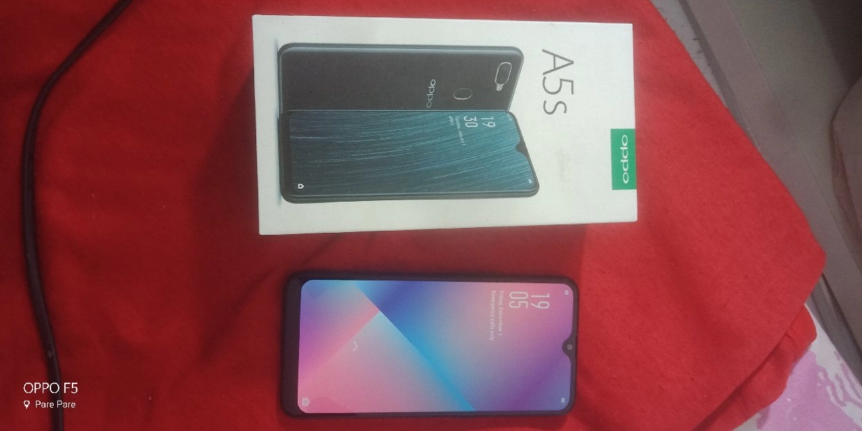 mau jual hp merk oppo a5s kondisi normal lengkap 