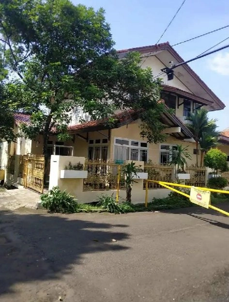 dijual rumah di komplek Joglo kecamatan larangan indah Tangerang perbatasan Jakarta barat 