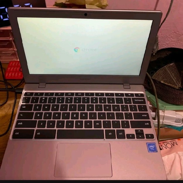 laptop Samsung chromebook Celeron 4 