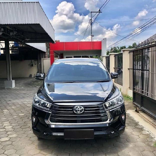 Toyota innova Reborn 2.4 V Diesel Metik