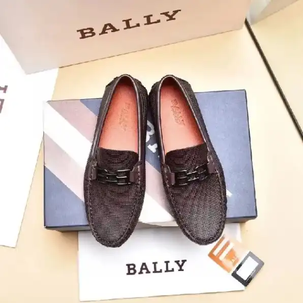 Sepatu loafers pria bally