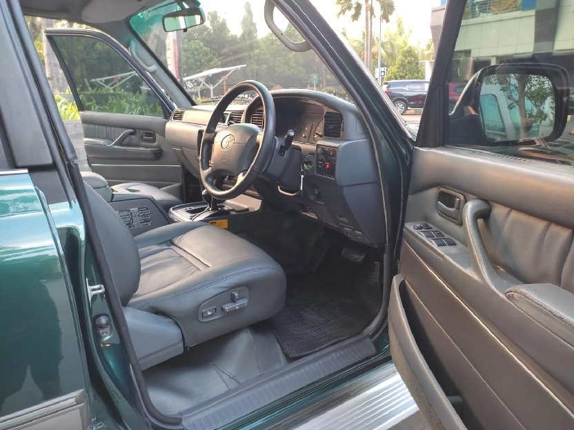 KM240rb!! Toyota LandCruiser VX R Turbo 1997 at TERAWAT ANTIK!!