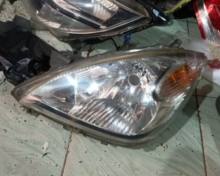 jual lampu depan Avanza 2010 sblh kiri