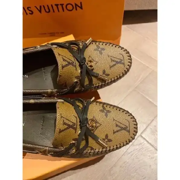 Sepatu loafers wanita louis vuitton lv peas shoes