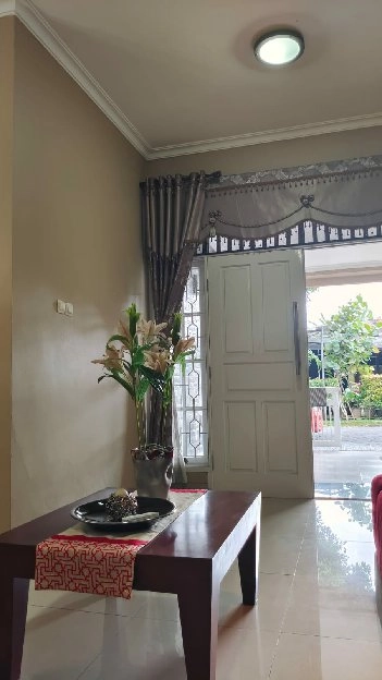 Rumah Terawat Semi Furnished di Kemang Pratama 1 Bekasi Kota"BEBAS BANJIR"