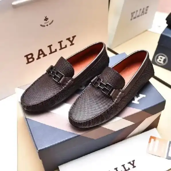 Sepatu loafers pria bally