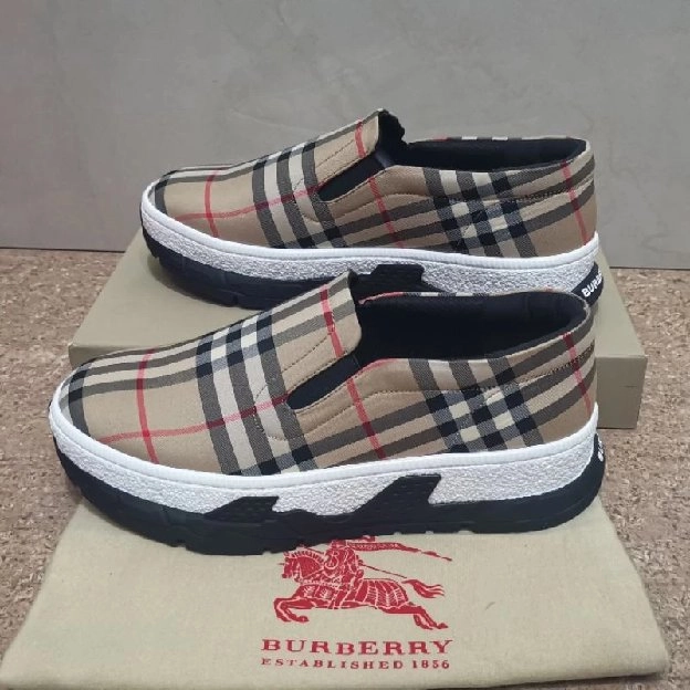 sepatu slip on pria burberry