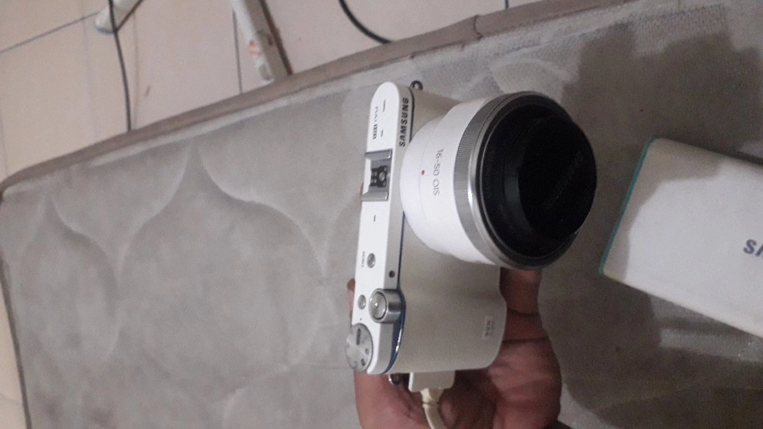 di jual kamera samsung mirrorless NX3000