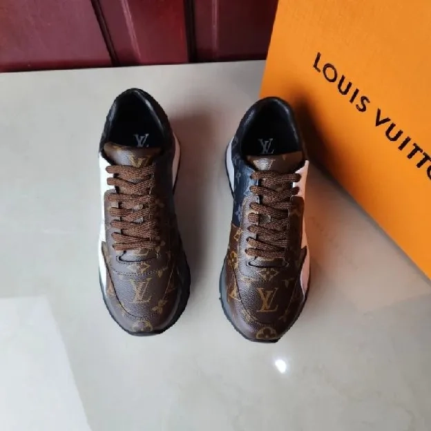 Sepatu sneakers pria louis vuitton lv