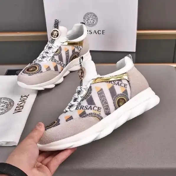 sneakers pria versace sepatu cowok men shoes run away