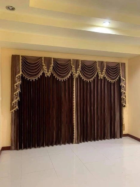 Pasang wallpaper dinding 3d custom toko jual dan pesan hordeng murah rollerblind vertikal blind