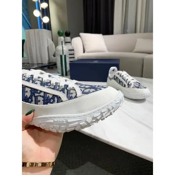 Sepatu sneakers unisex dior