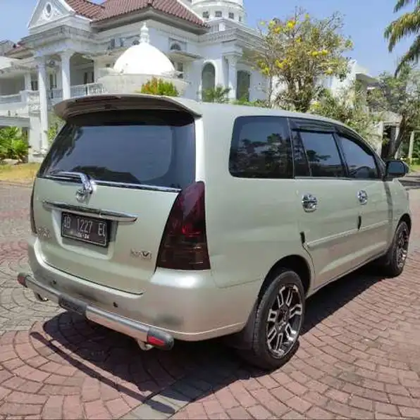 Toyota Kijang Innova 2.0 V Bensin-Mt 2005