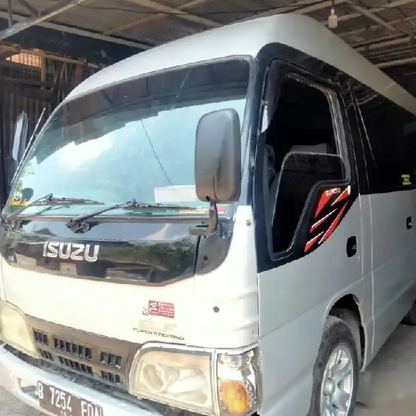 isuzu elf short  mt 2013