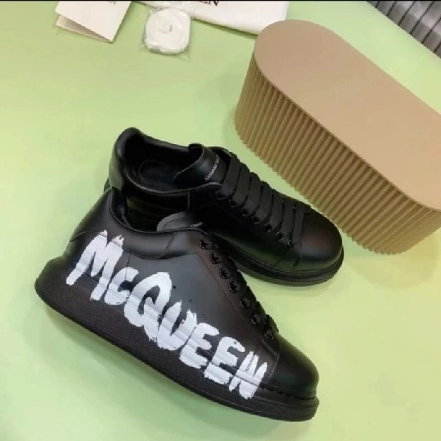 Sepatu sneakers pria alexander mcqueen