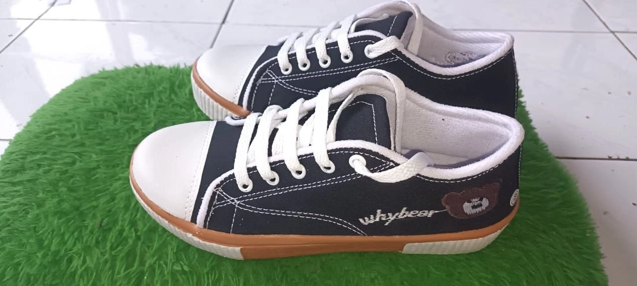 Sepatu sneakers wanita tali BEAR