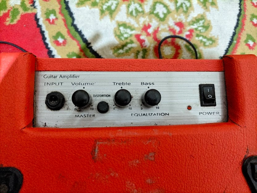 Amplifier Gitar