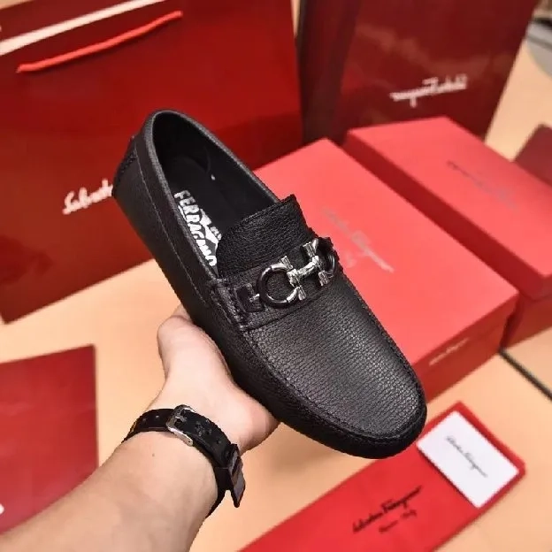 Sepatu loafers pria salvatore ferragamo