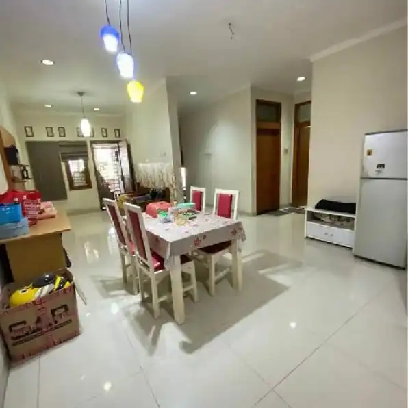 rumah full furnished bagus siap huni dalam komplek duren sawit Jakarta Timur akses 2 mobil 