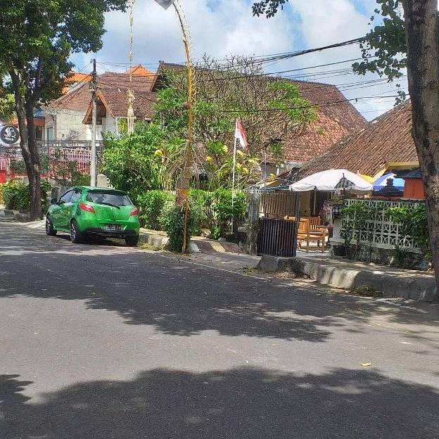 Dijual 6 are + FREE RUMAH LAMA, Jl. Jempiring Pasar Kreneng Dangin Puri Denpasar