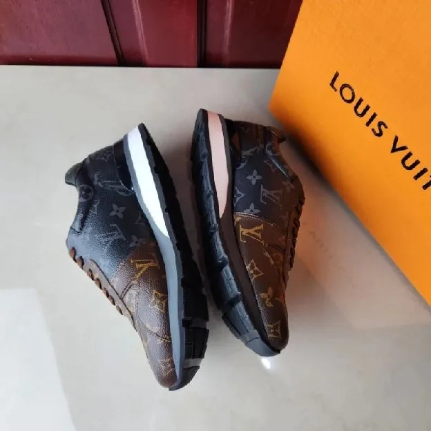 Sepatu sneakers pria louis vuitton lv