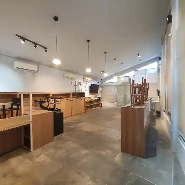 Di jual rumah cocok utk kantor lokasi strategis tengah kota Surabaya 