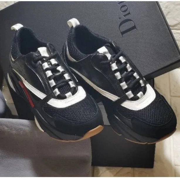 Sepatu sneakers pria dior